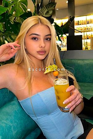 ASTON - Escort Girl Paris