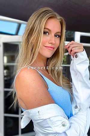 KORNELIA - Escort Girl Paris