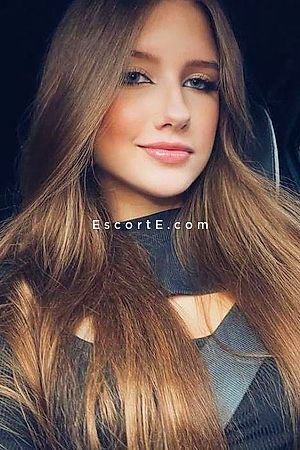 KRIZIA - Paris Escorts