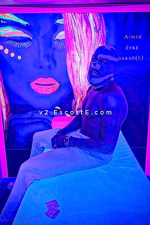 MaitreSourcier - Paris Boy Escorts