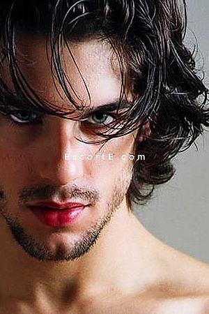 ThomasXO - La Defense Boy Escorts