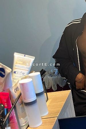 Lucky - Versailles Boy Escorts