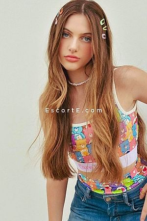 SLOANE - Paris Escorts