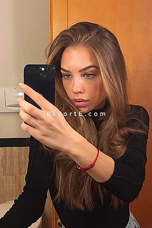 EDINA - Paris Escorts