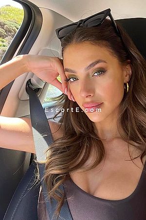 DAMALI - Paris Escorts