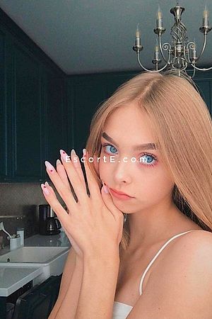 IUNAIK - Paris Escorts