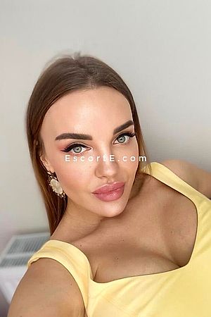 Elizabeth - Cannes Escorts