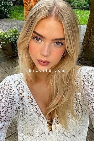 ACANTHA - Paris Escorts