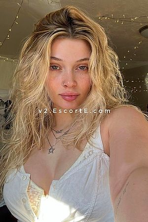 YANGZOM - Paris Escorts