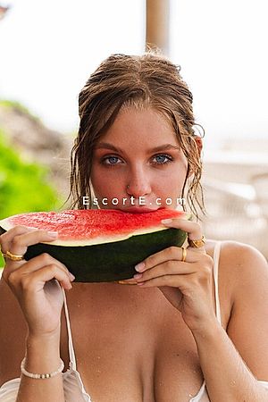 DEVIKA - Paris Escorts