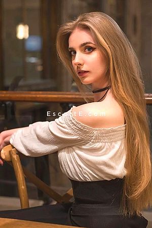 AUGUR - Escort Girl Paris