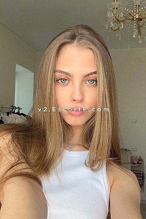 LEONORA - Escort Girl Paris