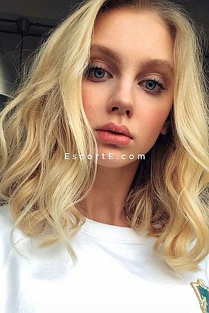 KENZI - Paris Escorts