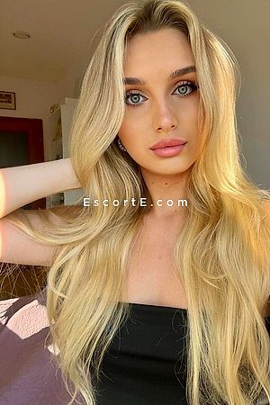 VELIMIRA - Escort Girl Paris
