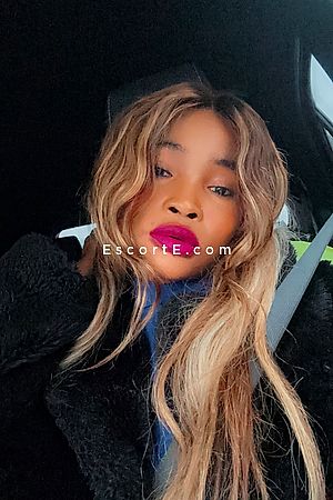 Nina - Cannes Escorts