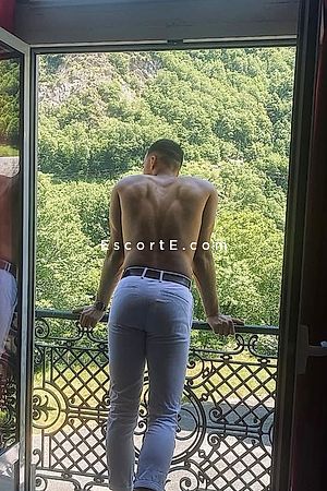 Basile - Annemasse Boy Escorts