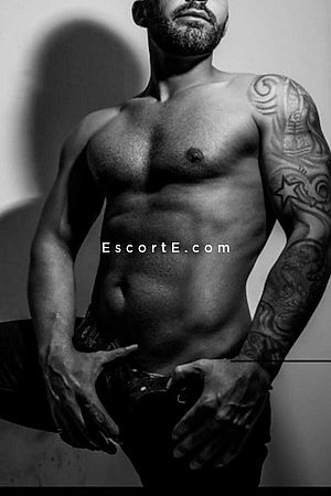 RobertoG - Escort Boy Nice