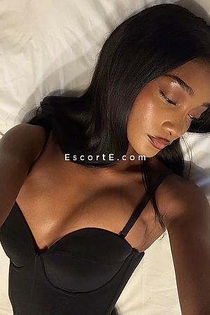 Maya - Escort Girl Paris