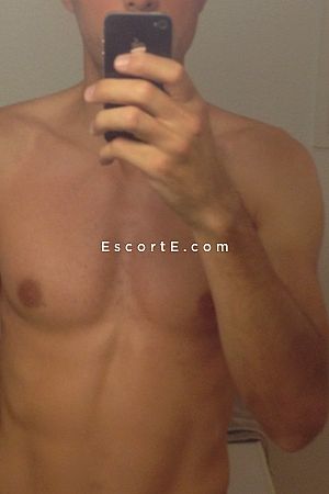 Etienne - Nimes Boy Escorts