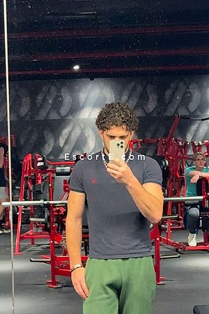 Enzo - Nimes Boy Escorts
