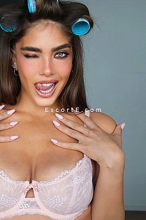 INDIRA - Paris Escorts