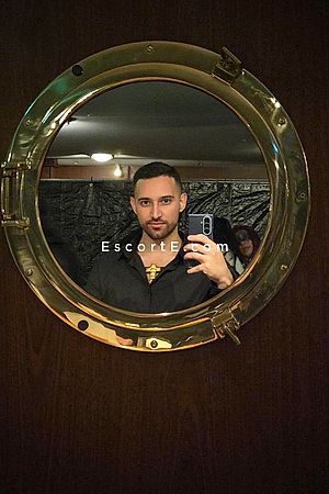 AvePolux - Paris Boy Escorts