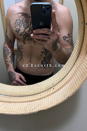 Azey - Escort Boy Bordeaux