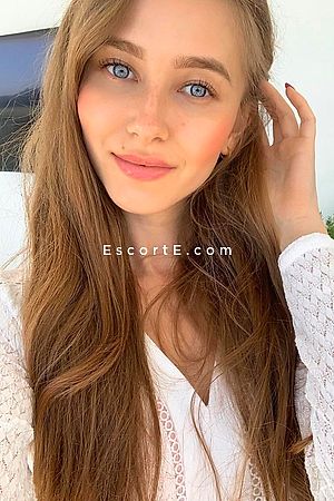 DEBBIE - Paris Escorts