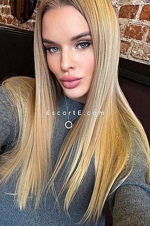 LORA - Escort Girl Paris