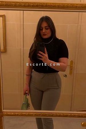 Bella - Escort Girl Paris