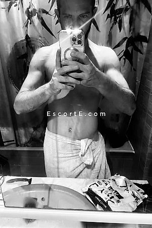 Def86 - Poitiers Boy Escorts