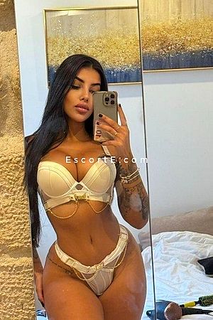 Jade Perroni - Escort Girl Paris