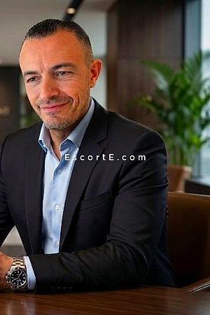 Laurenzo-31 - Escort Boy Aix-En-Provence