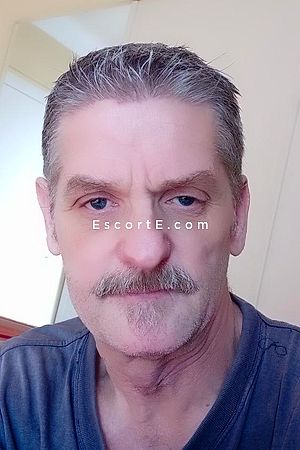 TONGUES - Escort Boy Nantes