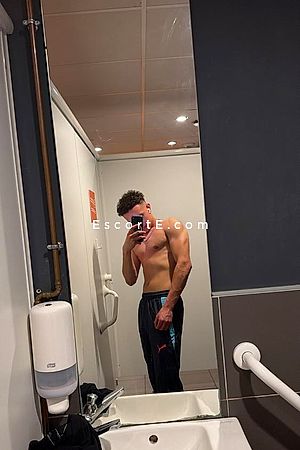 Tomi - Cannes Boy Escorts