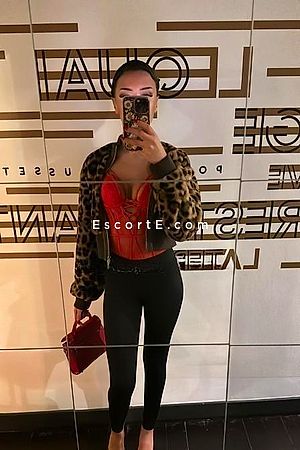 SARAHUNIQ - Escort Girl Paris
