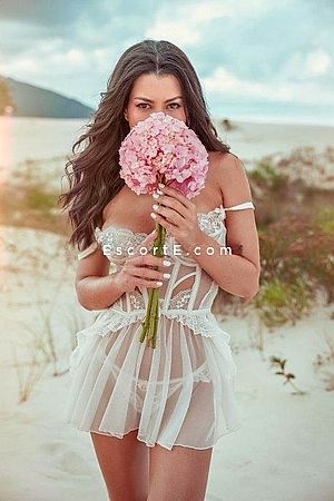 Luna - Paris Escorts