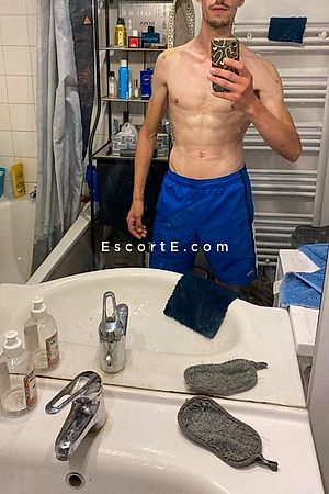 Max - Bethune Boy Escorts