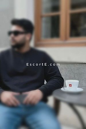 AlexAlm - La Defense Boy Escorts