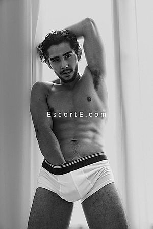 Ikaris - Fontainebleau Boy Escorts