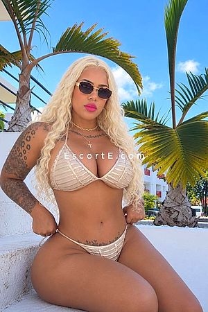 Nahomi Perle - Lille Escorts
