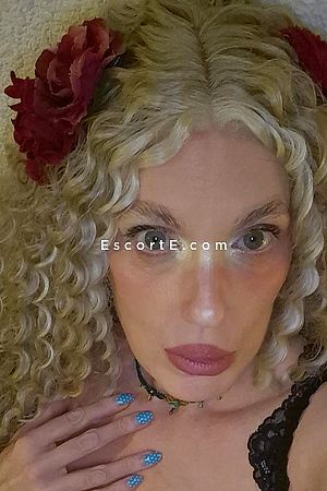 Sophia Snow - Cannes Escorts